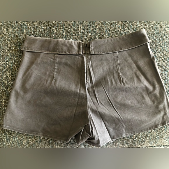 Women’s Aritzia skort - Picture 2 of 3